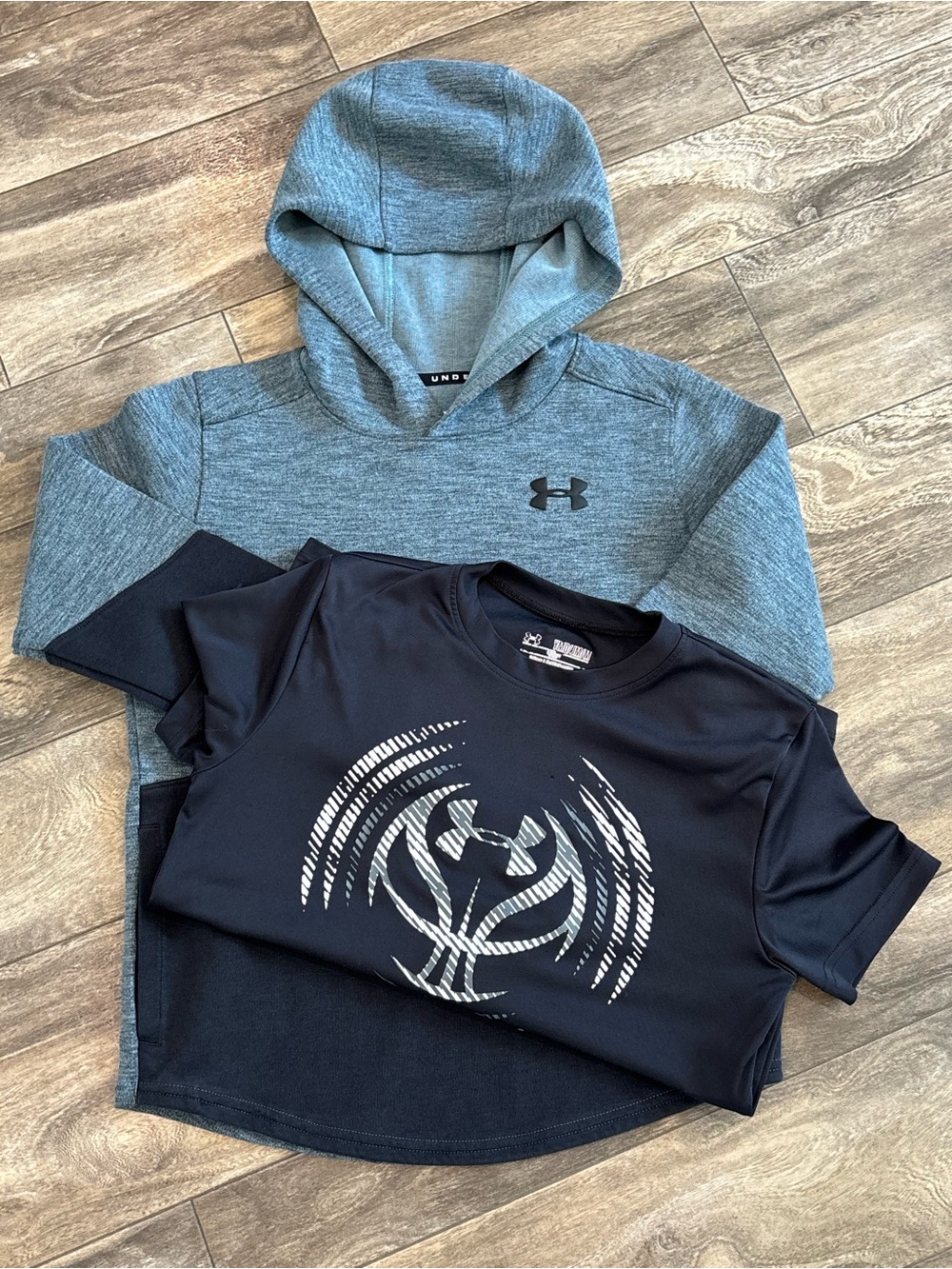 Under Armour Boys 2-Piece Hoodie & HeatGear Shirt Bundle – Medium